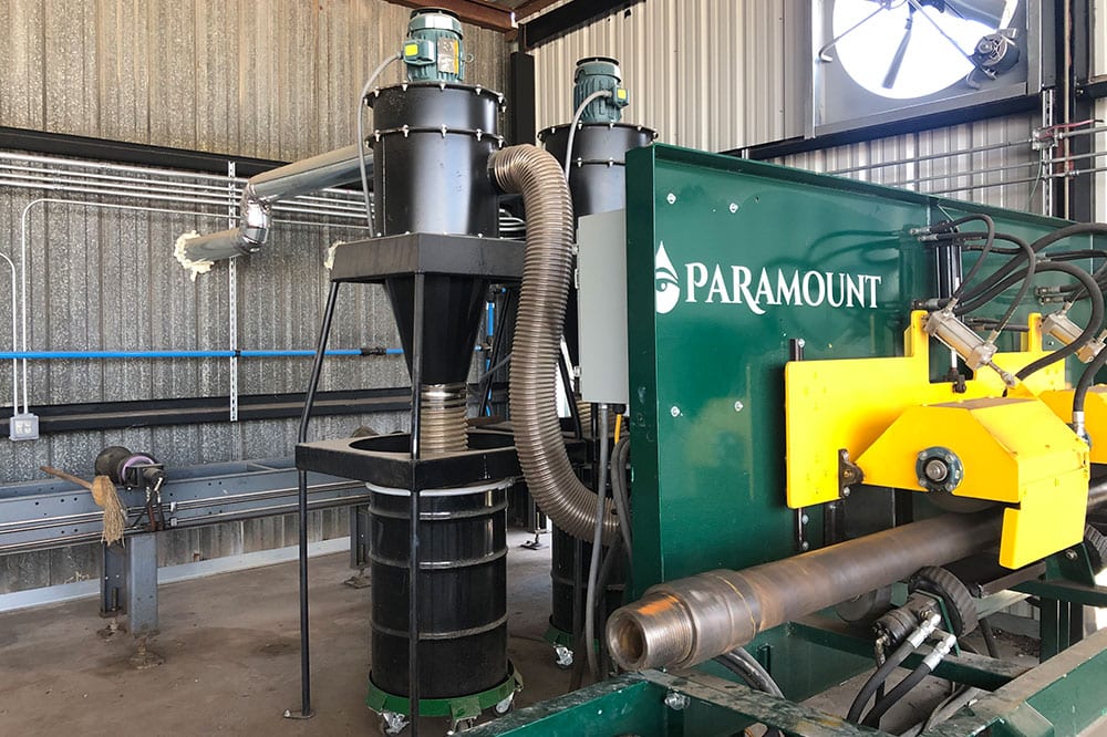 Drill pipe cleaning machine with dust collector by R&R Manufacturing