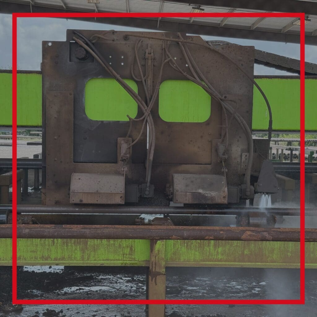 A large international drilling operation in South America faced persistent challenges caused by severe paraffin wax buildup inside drill pipe – a significant operational and capital asset, processing up to 600 drill pipes per day. R&R Manufacturing deployed the SuperMax Tubular Cleaning Unit with a 20,000 PSI high-pressure water blasting package to support inspection-ready cleaning under severe paraffin buildup conditions.